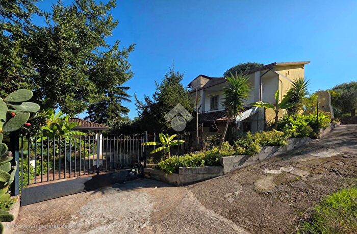 Casa con 5 locali in vendita in Via delle Monache, Limatola