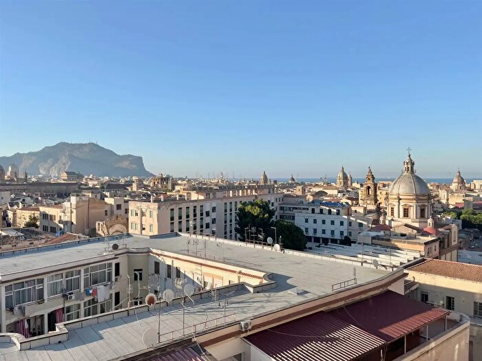Appartamento con 6 locali in vendita in Via Generale Cadorna, Palermo