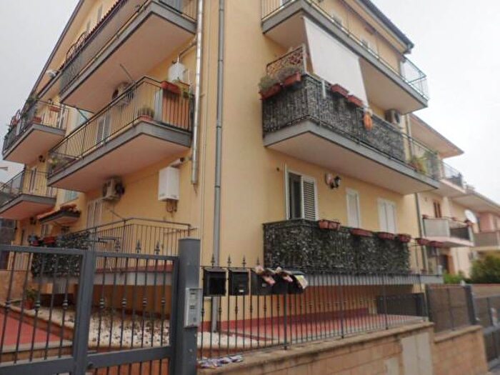 Appartamento trilocale in vendita in Aci Castello