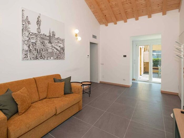 Appartamento trilocale in affitto in Via Sebastiano del Piombo, Monte Rosa Lotto, Milano