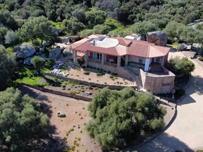 Casa con 6 locali in vendita in Arzachena
