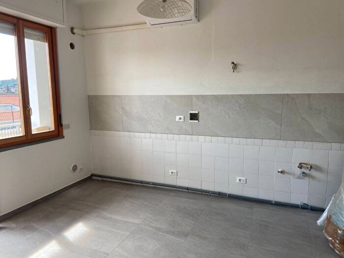 Appartamento trilocale in affitto in Via Montalbano, Centro, Quarrata