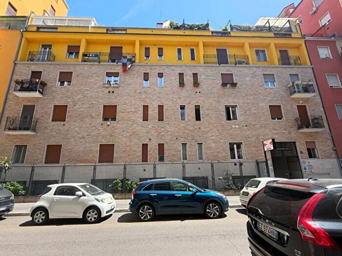 Appartamento trilocale in affitto in Via Domenico Cucchiari, Cenisio, Milano