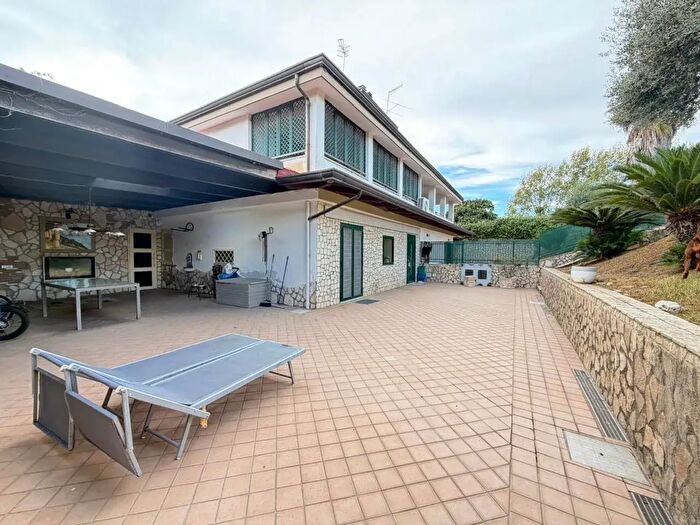 Casa con 7 locali in vendita in Strada Provinciale Ripuaria, Giugliano In Campania