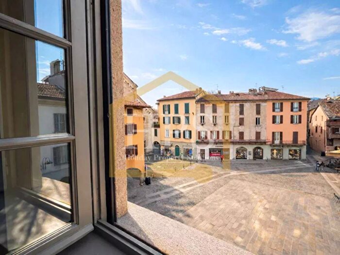 Appartamento quadrilocale in affitto in Piazza San Fedele, Centro Storico, Como
