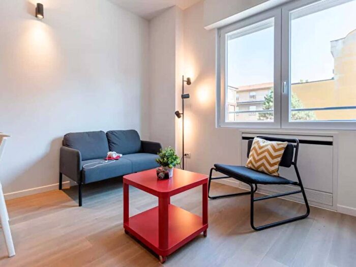 Appartamento quadrilocale in affitto in Via Vespri Siciliani, Giambellino, Milano