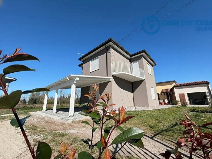 Casa quadrilocale in affitto in Rovigo