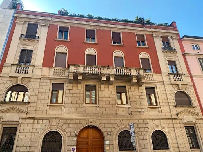 Appartamento bilocale in affitto in Via Sebenico, Isola, Milano