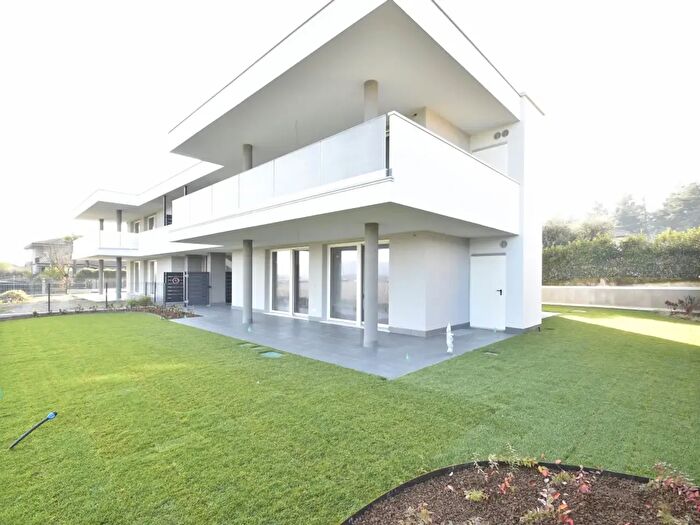 Appartamento con 5 locali in vendita in Via Abruzzo, Bussolengo