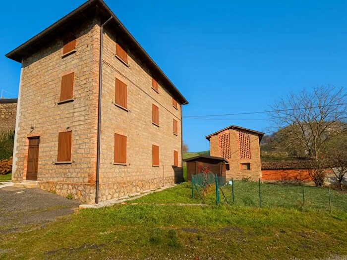 Casa con 6 locali in vendita in Via Monte Castagneto, Castelnovo Ne Monti