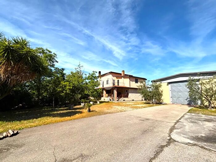 Casa con 6 locali in vendita in Via Sp, Foggia