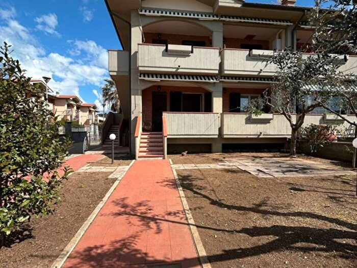 Casa trilocale in affitto in Via Litoranea, Zona Nuova Pratoranieri, Follonica
