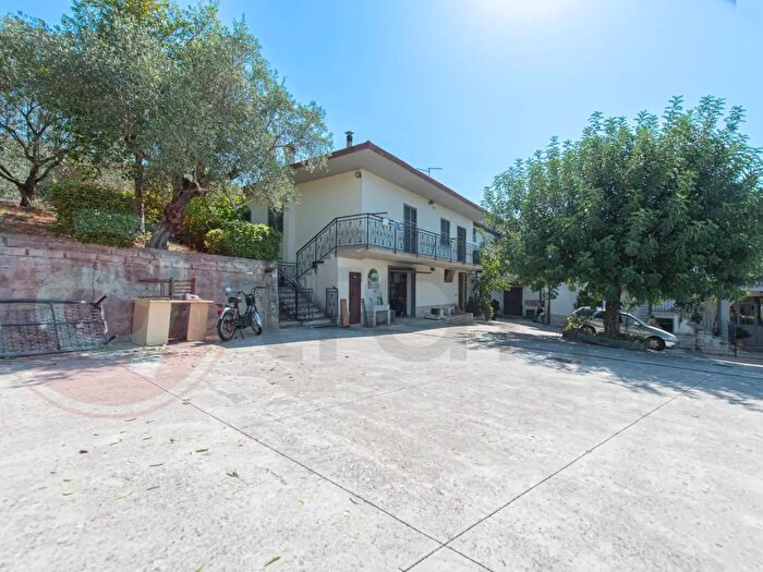 Casa con 7 locali in vendita in Via San Pietro a Campea Snc, Roccasecca