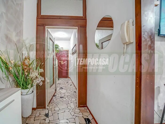 Appartamento trilocale in vendita in Gavirate