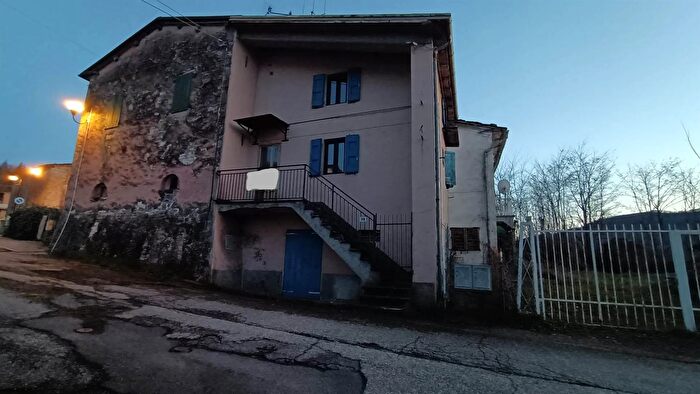 Casa trilocale in vendita in Via Santa Maria Maddalena San Benedetto Val di Sambro, San Benedetto Val Di Sambro