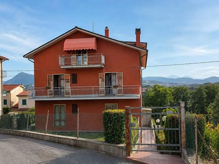 Appartamento quadrilocale in vendita in Via Maggio, Rosora