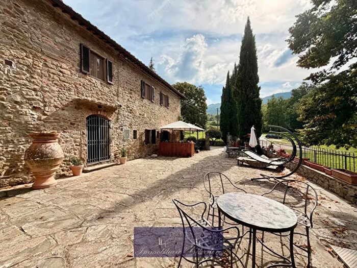 Casa con 15 locali in vendita in Via Gino Capponi, Greve In Chianti