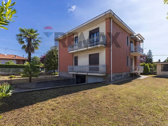 Casa con 8 locali in vendita in Via Bassano del Grappa, Lonate Pozzolo