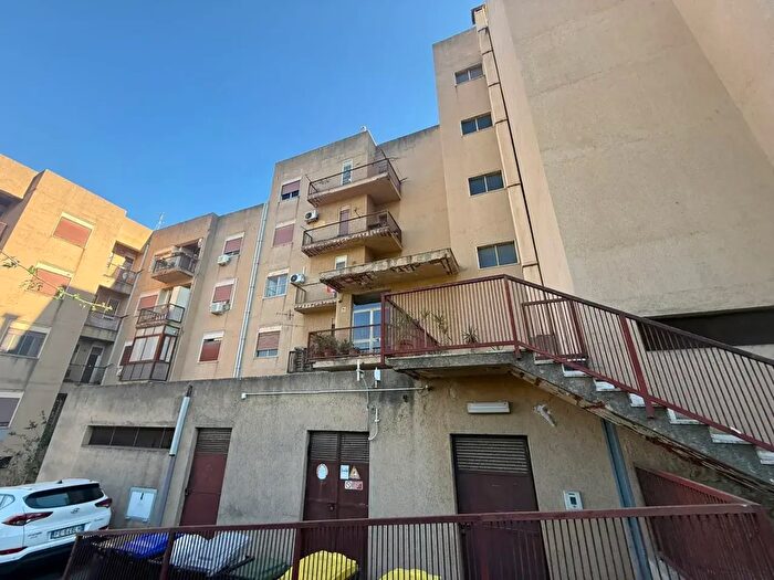 Appartamento trilocale in vendita in Via Mirulla, Messina