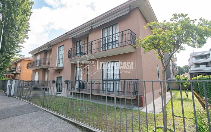 Appartamento trilocale in vendita in Via Carlo dAdda, Cassano DAdda