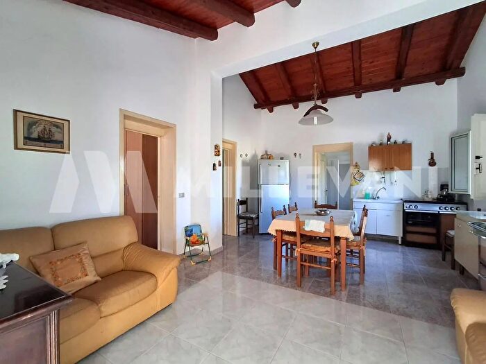 Casa trilocale in vendita in Via dei Papaveri, Ispica