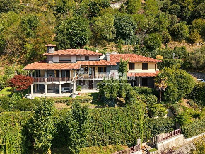 Casa con 6 locali in vendita in Via dei Ronchi, Villongo