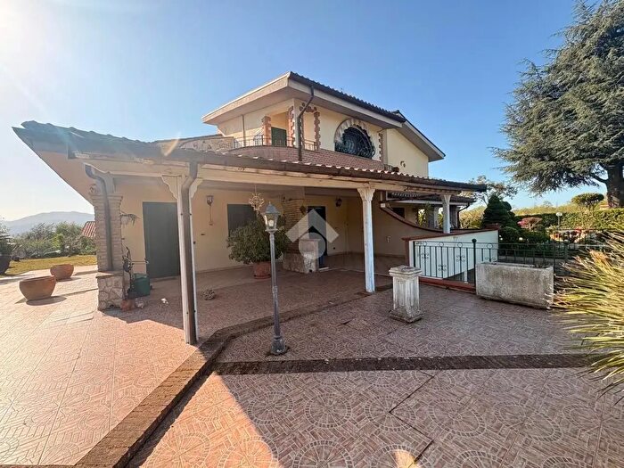 Casa con 5 locali in vendita in Via Colle Cagioli, Lariano