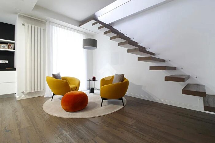 Appartamento trilocale in vendita in Via Alcide De Gasperi, Agrate Brianza