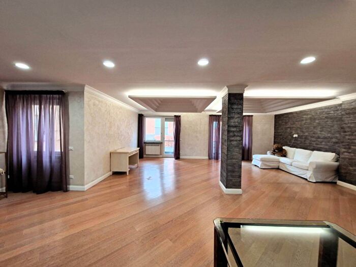 Appartamento con 6 locali in affitto in Via Luigi Amedeo Melegari, Fleming, Roma