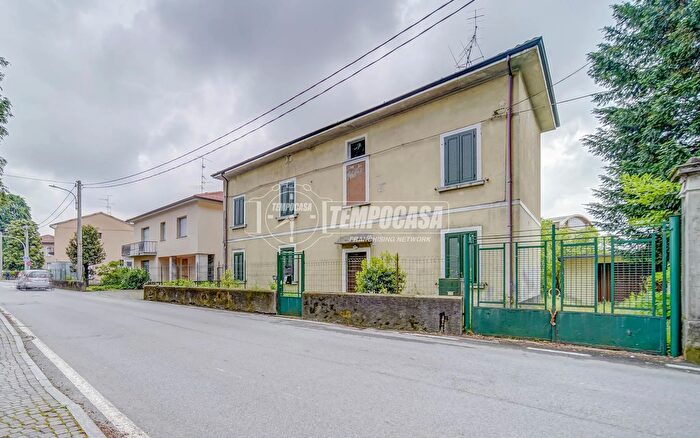 Casa quadrilocale in vendita in Via Camillo Benso Conte di Cavour, Castronno