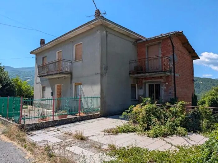 Casa con 6 locali in vendita in Via Frale, Toano