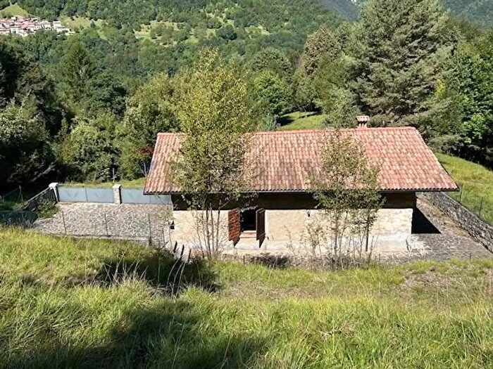 Casa con 5 locali in vendita in Valvestino