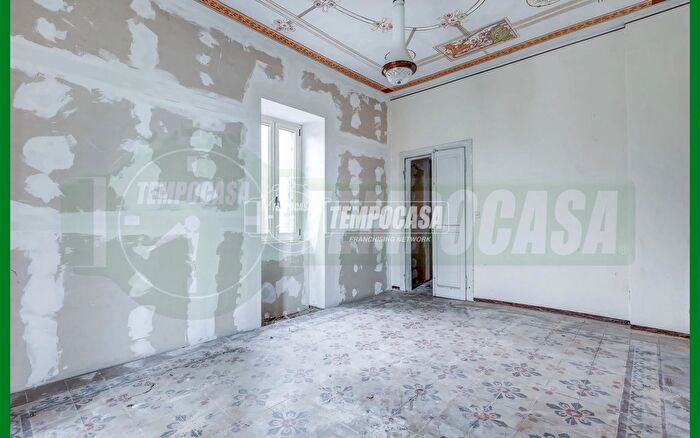 Appartamento trilocale in vendita in Laveno Mombello