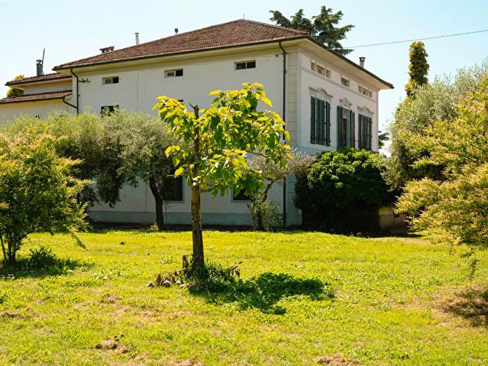 Casa con 15 locali in vendita in Capannori
