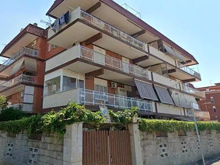 Appartamento trilocale in vendita in Viale Italia, Pomezia