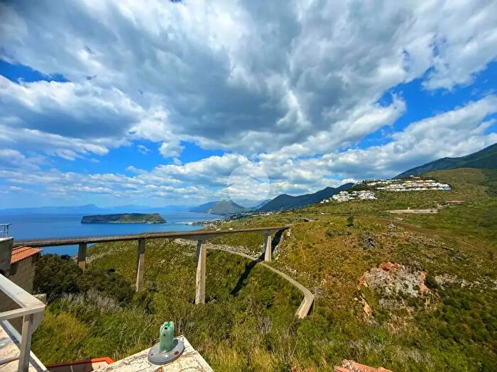 Appartamento trilocale in vendita in Contrada Vannefora, San Nicola Arcella