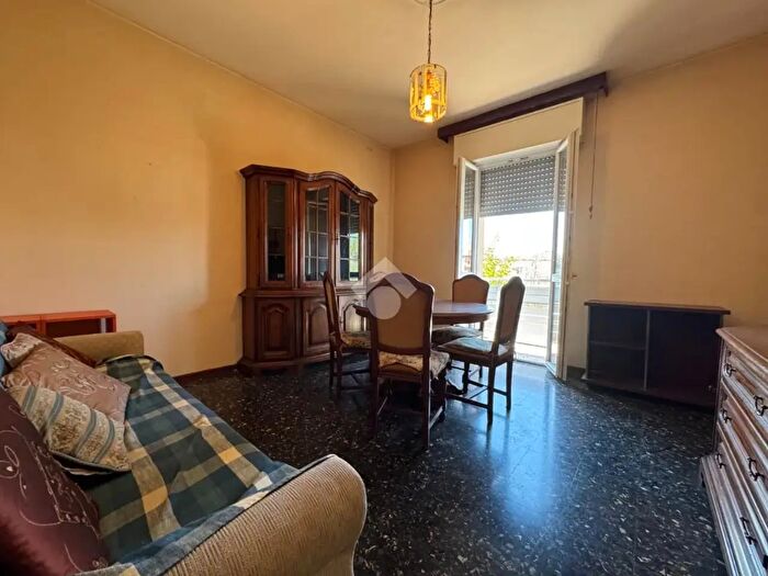 Appartamento trilocale in vendita in Via Murano, Modena