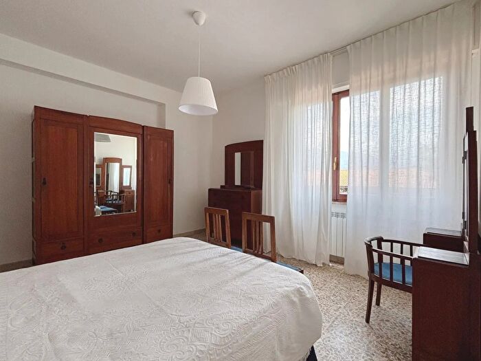 Appartamento con 5 locali in affitto in Massa