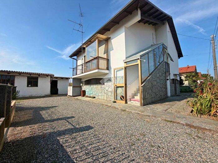 Casa con 5 locali in vendita in Via gioachino rossini, Bianzè