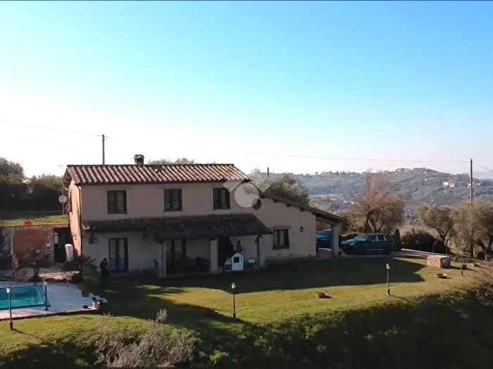 Casa con 6 locali in vendita in Via S Giusta, Selci