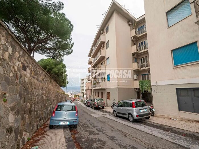 Appartamento trilocale in vendita in Via Antonio Lanzetta, Messina