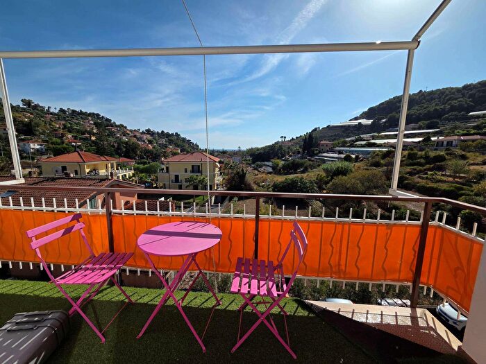 Appartamento trilocale in vendita in Via Alba, Bordighera