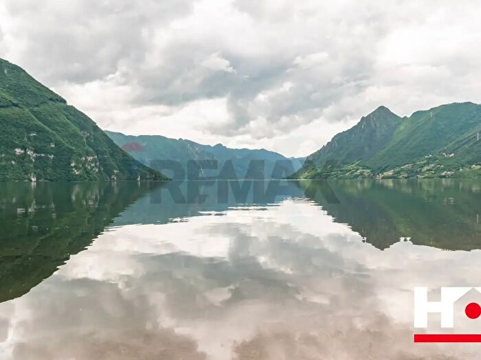 Casa con 11 locali in vendita in Via San Giacomo, Bagolino