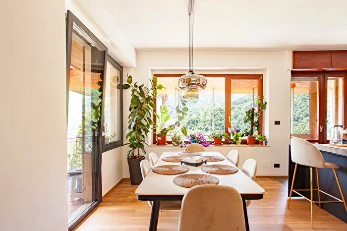 Casa con 7 locali in vendita in Via Trucco Rossato, Val Della Torre