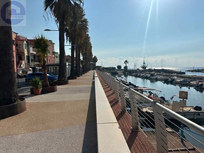 Appartamento trilocale in vendita in Via Nino Bixio, Riva Ligure