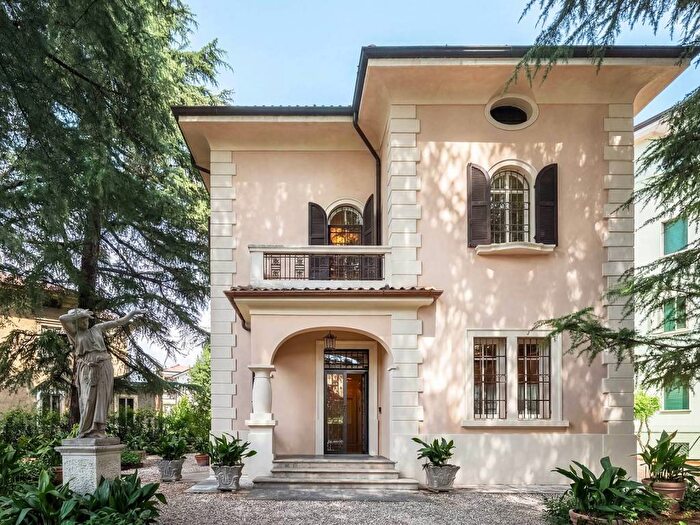 Casa con 6 locali in affitto in Via Pola, Borgo Roma, Verona