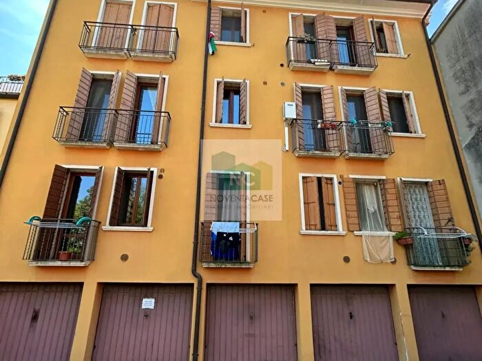 Appartamento con 6 locali in vendita in Via Ognissanti, Padova