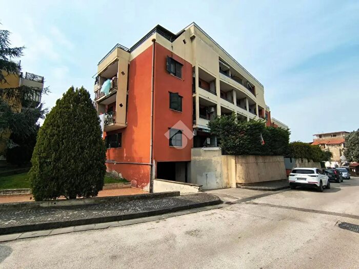 Appartamento quadrilocale in vendita in Via Santa Croce, Somma Vesuviana