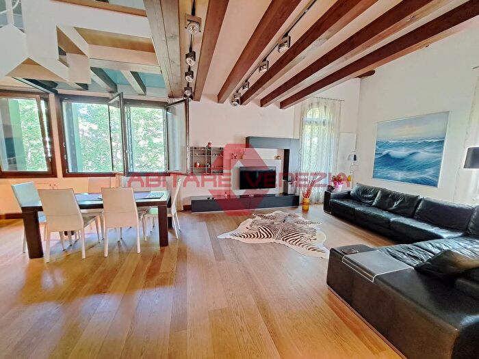 Appartamento quadrilocale in vendita in Campo Stringari, Venezia