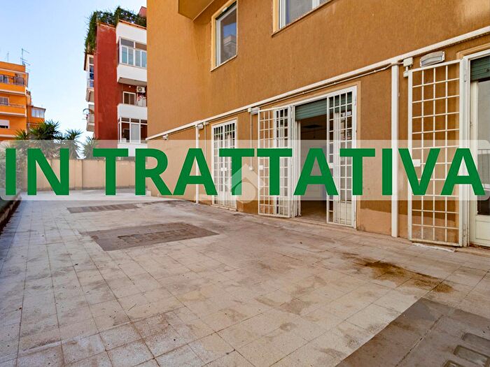 Appartamento quadrilocale in vendita in Via Gian Luca Squarcialupo, Roma